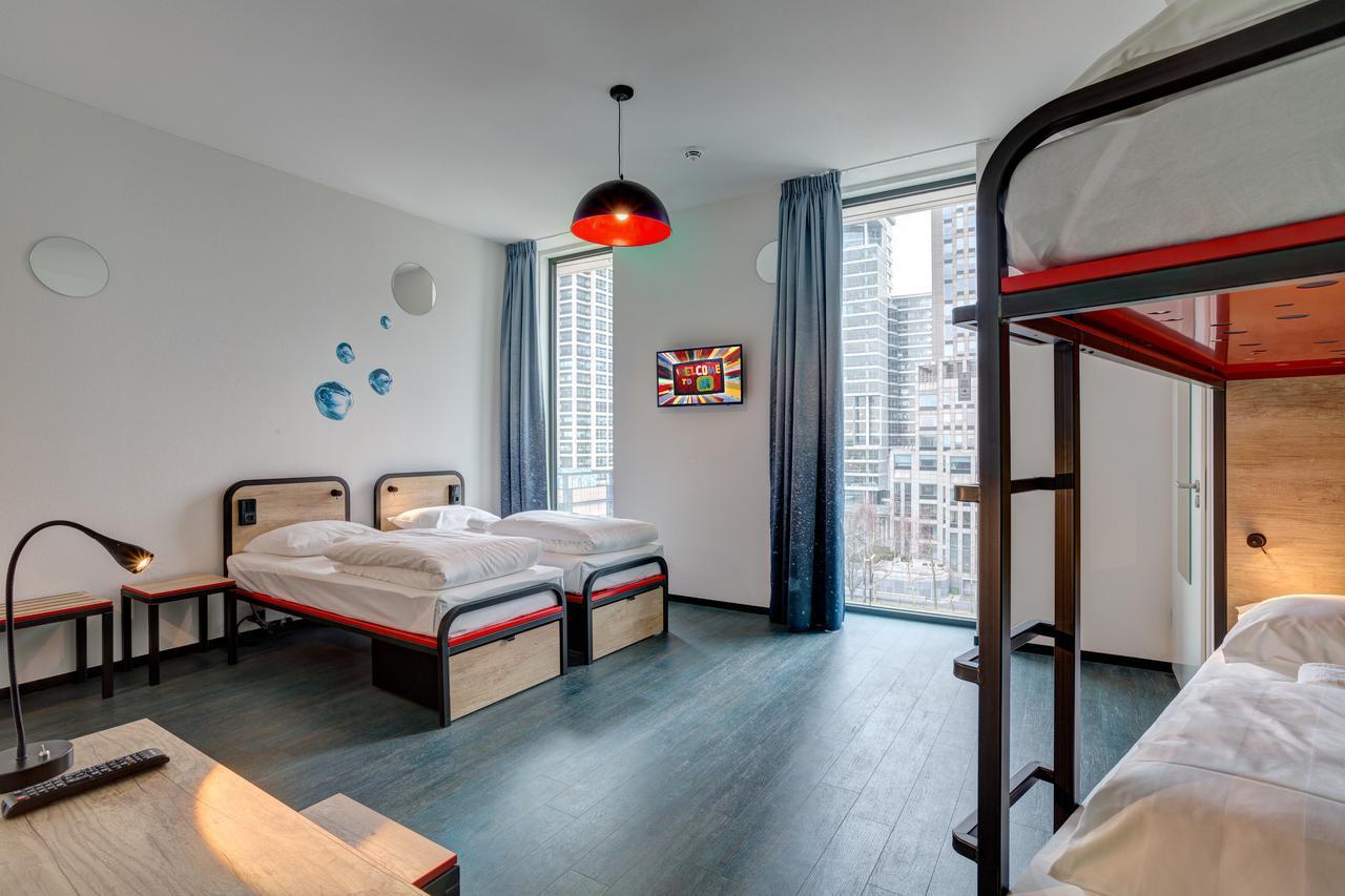 Meininger Hotel Amsterdam Amstel Esterno foto